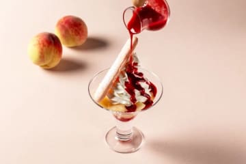 グランド ハイアット 東京、夏限定「桃とヨーグルトソフトのパルフェ」を提供　ピカチュウをイメージしたポケモンコラボパフェも