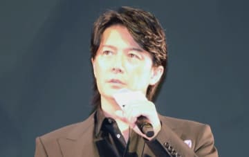 福山雅治、故郷・長崎で楽曲モチーフのラッピング電車「クスノキ号」とツーショット「こんなに嬉しいことは…」