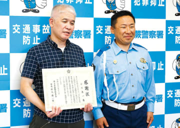 倒れた男性、深夜の車道に…ふさぐように横たわる　タクシー運転手が発見、事故から守り称賛　男性を起こすと、しっかり返事「寝ている」…また寝るので通報　警官に「私は飲酒しない」と語った男性、家族のもとへ