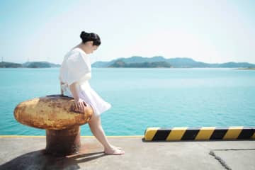 映画監督・遠山昇司の個展が熊本市現代美術館で、地域に着目した映画などをインスタレーションに再構築