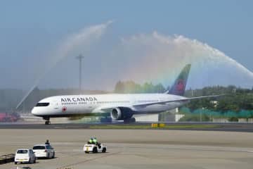 エア・カナダ、客室乗務員のストライキ終結