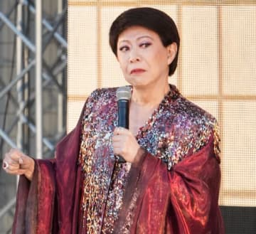 「そっくり」美川憲一、人気タレントとの2ショットに「双子」「美川さんが2人」と大反響