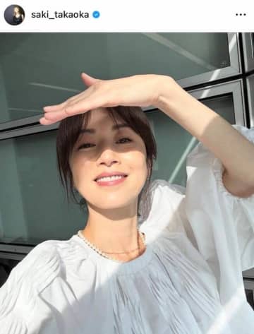 高岡早紀52歳、ノースリーブ自撮りの色気にドキっ...美しさ限界突破　「素敵なお店発見」ディナー楽しむ