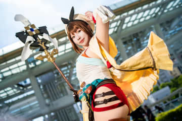 【コスプレ】『ライザのアトリエ』ライザの太ももが魅惑的すぎる！むっちり美ボディと可愛い笑顔にメロメロ【写真8枚】