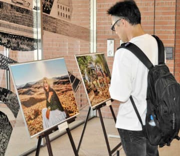 横浜　写真家ヨシダナギさんの作品展　20日開幕アフリカ開発会議に合わせ