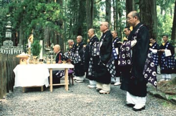 ＜あのころ＞高野山で秀吉の400回忌　27年前の8月18日