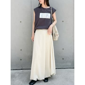 夏の着こなしは「白スカート」で華やかさが段違い♡シンプルでもこなれる！大人のバランスコーデ