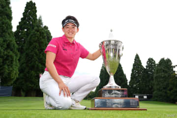 岩井明愛が米ツアー初優勝 千怜との双子V達成「メモリアルデーに」
