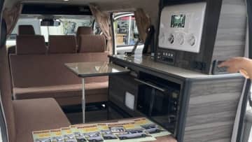 斬新サイズ感「トヨタ車だよね？」圧倒的コスパの万能キャンピングカー。街乗り問題なし・車中泊快適・感動の使いやすさ。