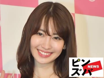 「体操服とブルマに見えた」「提灯ブルマすか？」の声も…小嶋陽菜、真っ赤なミニボトム姿で地中海満喫