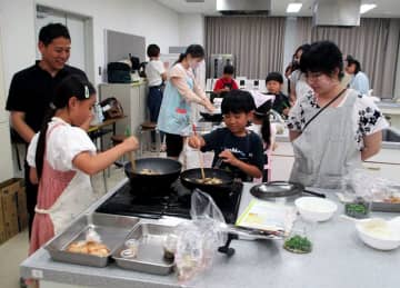 生物多様性を学ぶ親子料理 食品ロス削減へ意識高める 味の素と福岡市