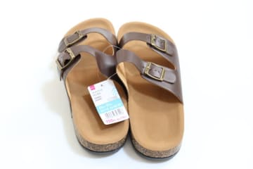 ダイソーさん700円ってやりすぎ！「本家は1万円超えるのに！」有名ブランドに激似のサンダル