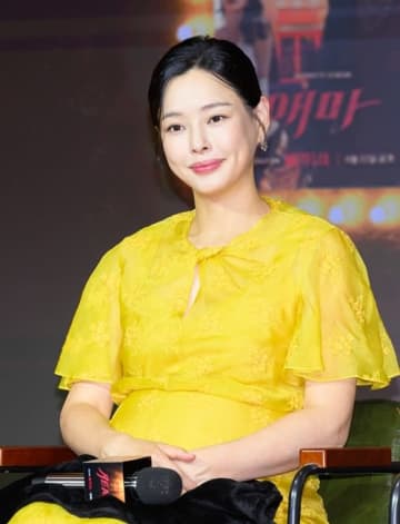 出産予定日は来週だが…ミス・コリア出身女優イ・ハニ、出演作の制作発表会に登場