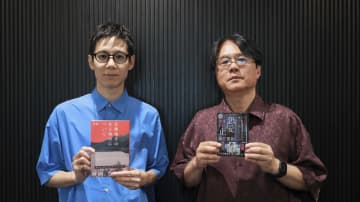 【W作家コラボインタビュー】同時期に実写化！小説ならではの良さと、映像ならではの良さとは… 『恋愛禁止』長江俊和×『近畿地方のある場所について』背筋