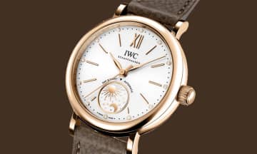 【IWC】黄金の月と太陽が艶やかに輝くレッドゴールドケースの「ポートフィノ・オートマティック・デイ＆ナイト 34」登場