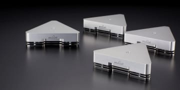 ウェルフロート、“吊り構造”採用のインシュレーター「WELLDELTA Basilis II」
