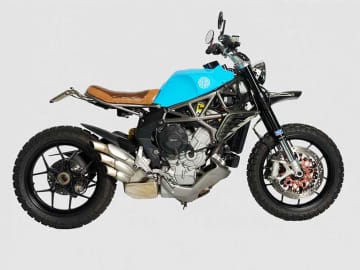 デウスが MV Agusta の Rivale 800 をベースにしたカスタムバイク「Blucit」を公開！ デウス原宿店で展示中