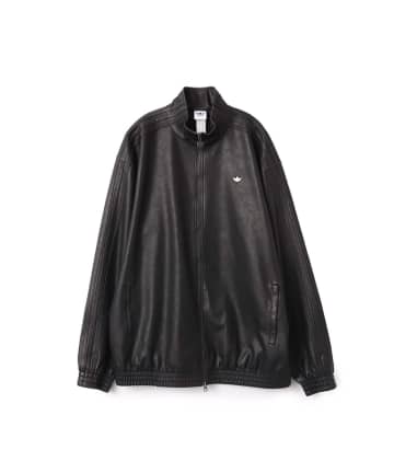 カジュアル派の定番！【adidas】の「最新トラックトップ」