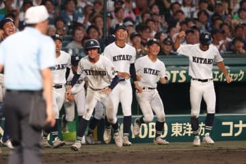甲子園に生まれた“光景”に「全員やってるのか」　NHK中継でも話題「狙ってたやろ」