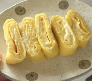 【アレンジ】いつもの卵焼きに入れるのはまさかの「白玉粉」！？もちもち食感に「参考になります！」と称賛の嵐