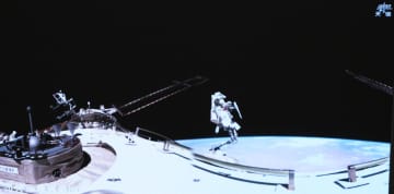 神舟２０号乗組員が３回目船外活動