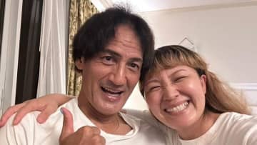 丸山桂里奈 夫・本並健治と2歳娘の“ラブラブショット”公開！「家族時間最高すぎる」と幸せあふれるのんびり夏休みにほっこり