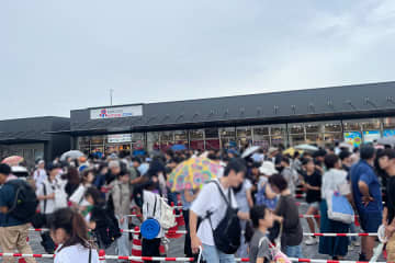 万博「会場内」公式グッズショップは全２０カ所、１日４万人が買い物