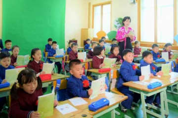 「どんな使い道が？」”鎖国”の北朝鮮国民、小学校の英語教育に批判