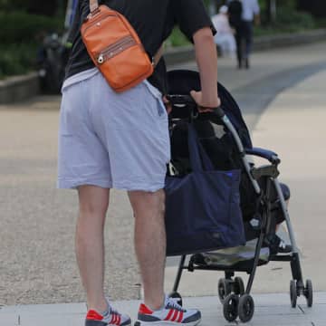 男性の育児休暇取得「過去最高40.5%」達成の背景…東証プライム企業ではさまざまな優遇措置