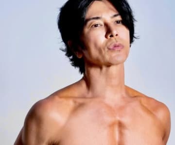 武田真治(52)の肉体美に「山Pかと思ったら、シンディだった」とSNS騒然。52歳の『無加工』ボディがすごい