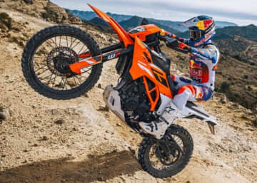 KTM初の“普通二輪”デュアルパーパス！　新型「390 ENDURO R」登場