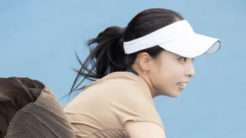 「すごく素敵」「表情も最高」園田彩乃、スカートめくれ躍動感あふれるスイング姿にファン沸く