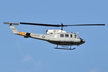 “思い出をありがとう” 横田のUH-1N、いよいよ退役へ... C-130Jに記念デカール