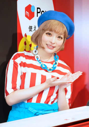 きゃりーぱみゅぱみゅ、我が子を抱っこし2ショット⇨「ママ1年お疲れさま＆おめでとう」とファン
