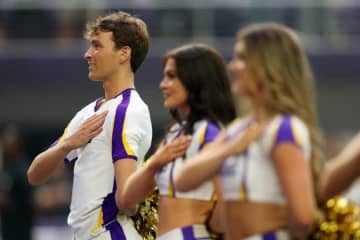 NFLの男性チアリーダー採用に反発。「男性が女性みたいに振る舞うのは嫌だ」の声にチームは「誇りに思う」