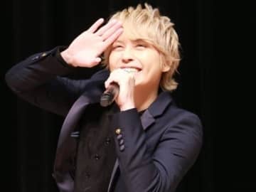 手越祐也が黒髪にイメチェンで別人のよう。7年ぶりのドラマ『ぼくたちん家』出演で⇨ファンも「誰かと思った」