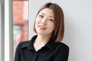 元モー娘。が腕にタトゥー!?　小川麻琴の「遊び」にファン驚き「入れたのかと思いました（汗）」「ギャップ大アリ」