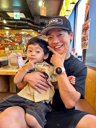 おばたのお兄さん、超多忙の合間に１歳息子とほっこり
