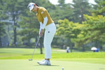 重いグリーンを攻略したマレット型パター 柏原明日架の優勝ギア