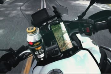 愛車に傷を付けずしっかり固定。Kaedearのボトルホルダーは調整自在で長く使える一品だった