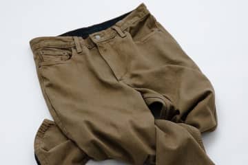 リーバイス“渋みブラウン”のバギーデニムパンツ、アーバンリサーチ ドアーズ限定で