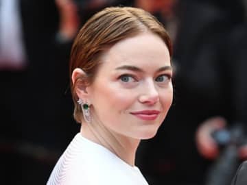 エマ・ストーン、『スパイダーマン』プロモツアーは「狂気」だった　2週間で9か国回り時差で朦朧