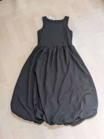 なんと2290円→990円に！値下げで話題のGU「バブルヘムワンピース」を買ってみた！