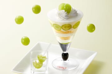 パフェグラスにショートケーキを詰め込んだ『シャインマスカットのショートケーキ』アトレ吉祥寺店の限定メニューとして登場