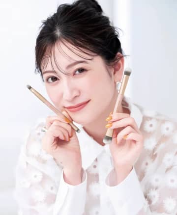 有村架純が表紙の『美的』10月号　付録は吉田朱里がこだわって作ったマルチメイクブラシ