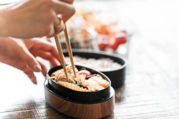 自炊と外食、本当に安いのはどっち？1食あたりの最新コストで比較