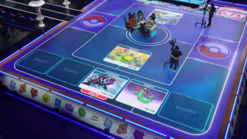 『ポケカ』世界大会、未来感あふれる“床”の演出に反響！「遊戯王のソリッドビジョンみたい」「全TCGプレイヤーの夢じゃん」
