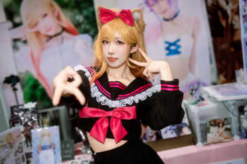 【コスプレ】王道セーラー服が激かわの「着せ恋」喜多川海夢！ミニスカと美くびれもチラリする香港美女レイヤー【写真8枚】