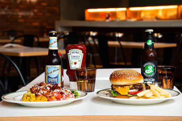 おしゃれなアメリカンダイナー「Wythe Club」が大阪・中津に登場