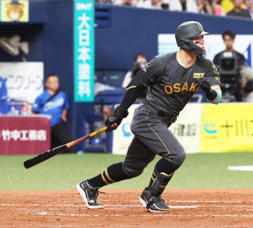 【阪神】佐藤輝明 ５試合ぶり安打にホッ…漆黒ユニホームとの好相性は「たまたまです」